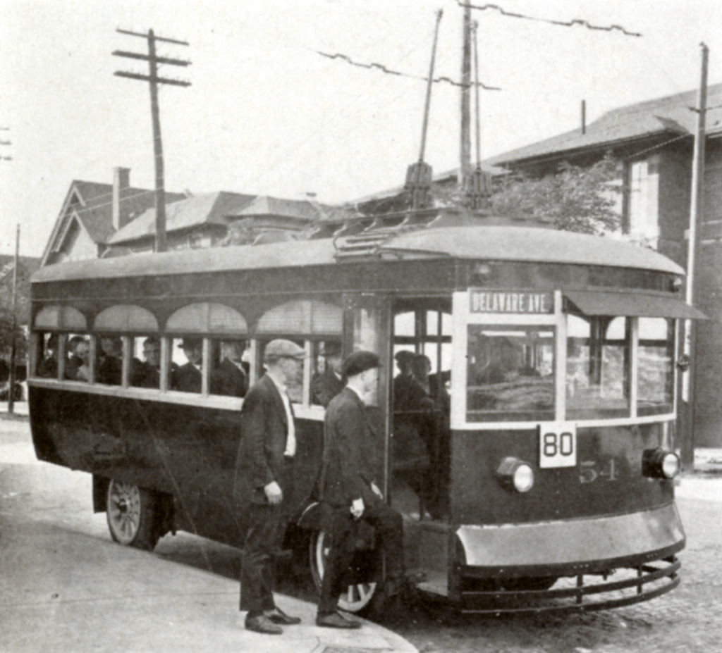 1923 trackless trolley on Oregon Avenue